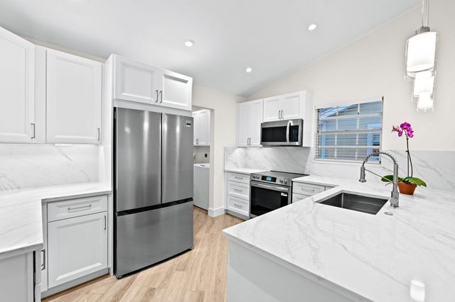 1658 Royal Forest Court Court, West Palm Beach, FL 33406