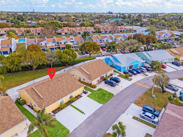 1658 Royal Forest Court Court, West Palm Beach, FL 33406