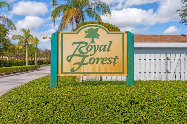 1658 Royal Forest Court Court, West Palm Beach, FL 33406