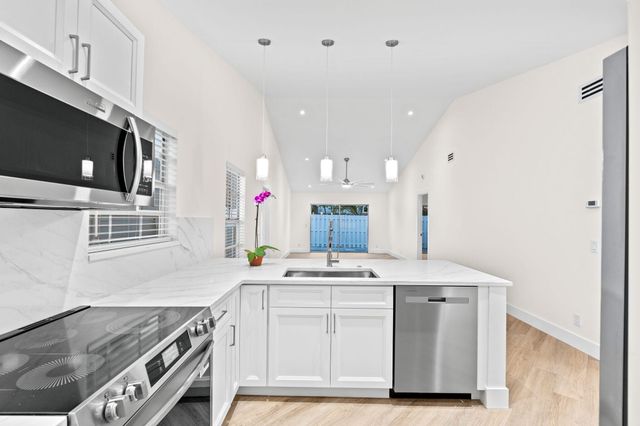 1658 Royal Forest Court Court, West Palm Beach, FL 33406