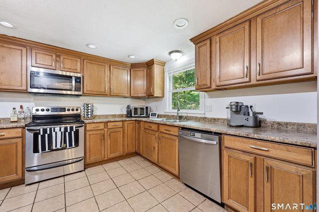 200 Hemlock Point Drive, Coventry, CT 06238