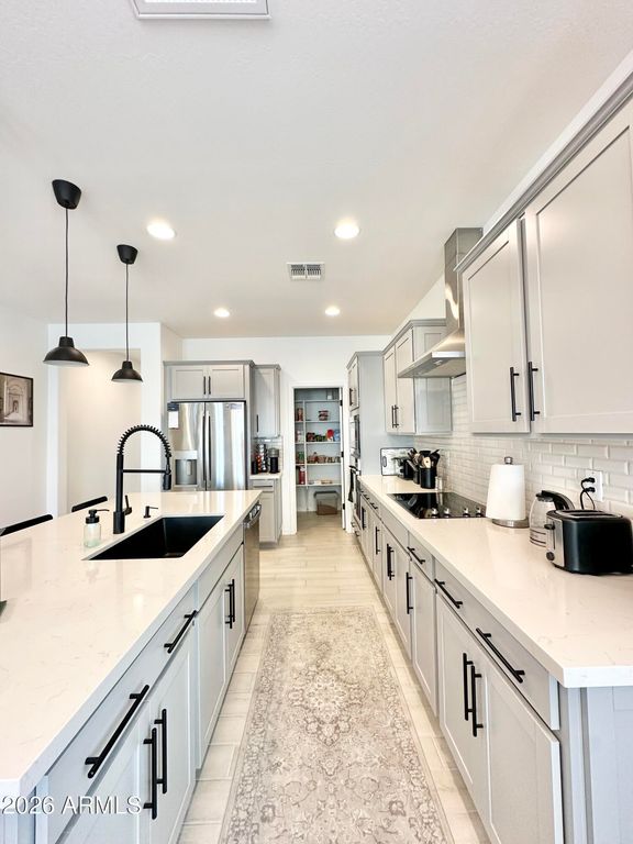 Image 9 of property listing at 16783 W CANTERBURY Drive, Surprise, AZ 85388