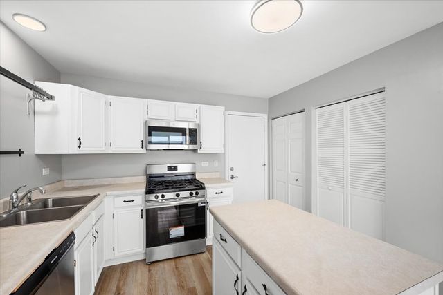 4233 Springlake Drive, Lake In The Hills, IL 60156