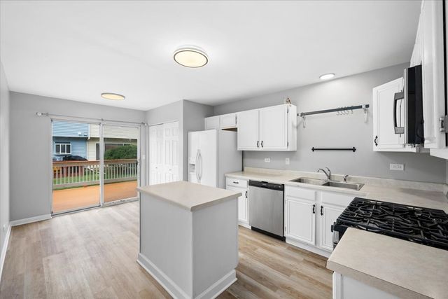 4233 Springlake Drive, Lake In The Hills, IL 60156
