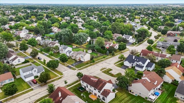 4233 Springlake Drive, Lake In The Hills, IL 60156