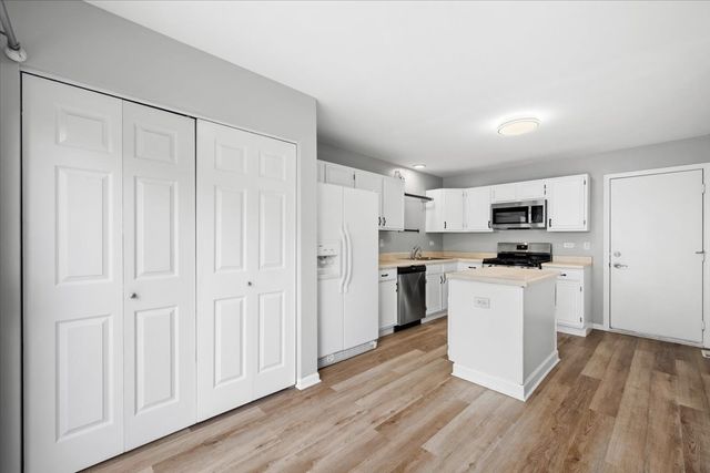 4233 Springlake Drive, Lake In The Hills, IL 60156