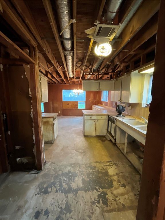 Image 10 of property listing at 8818 Mobud Drive, Houston, TX 77036