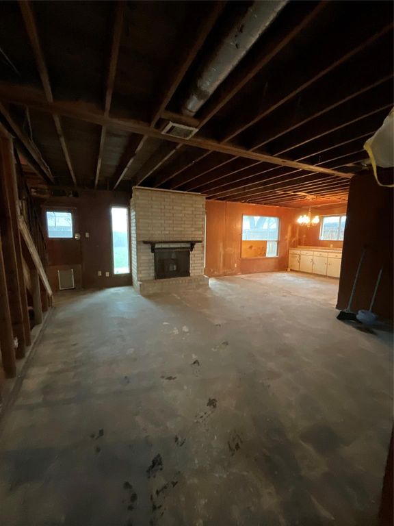 Image 13 of property listing at 8818 Mobud Drive, Houston, TX 77036