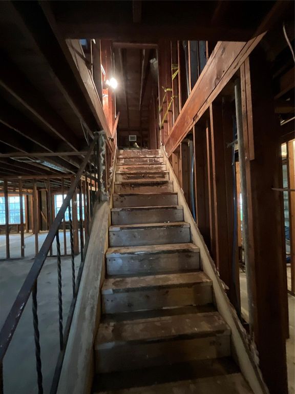 Image 15 of property listing at 8818 Mobud Drive, Houston, TX 77036