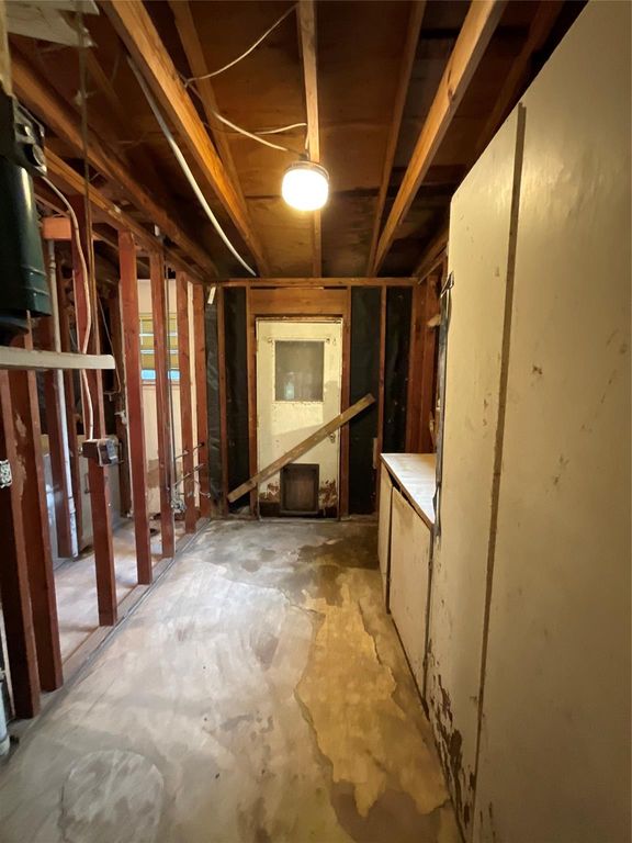 Image 16 of property listing at 8818 Mobud Drive, Houston, TX 77036