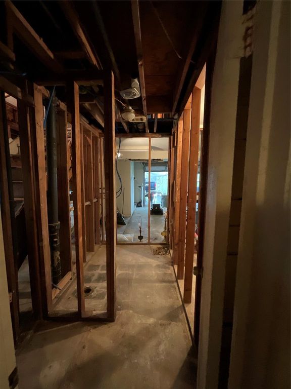 Image 17 of property listing at 8818 Mobud Drive, Houston, TX 77036