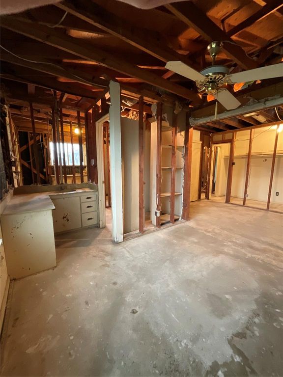 Image 21 of property listing at 8818 Mobud Drive, Houston, TX 77036