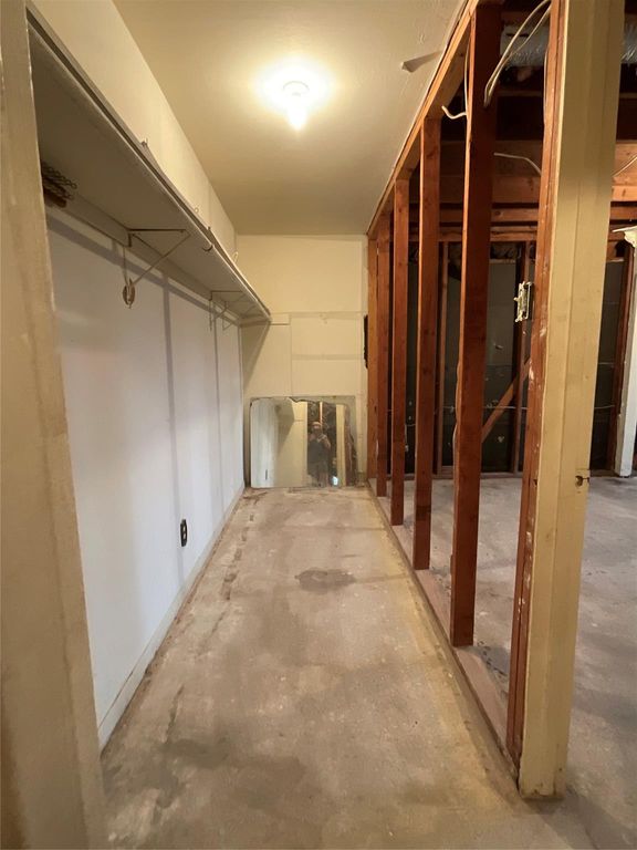 Image 26 of property listing at 8818 Mobud Drive, Houston, TX 77036