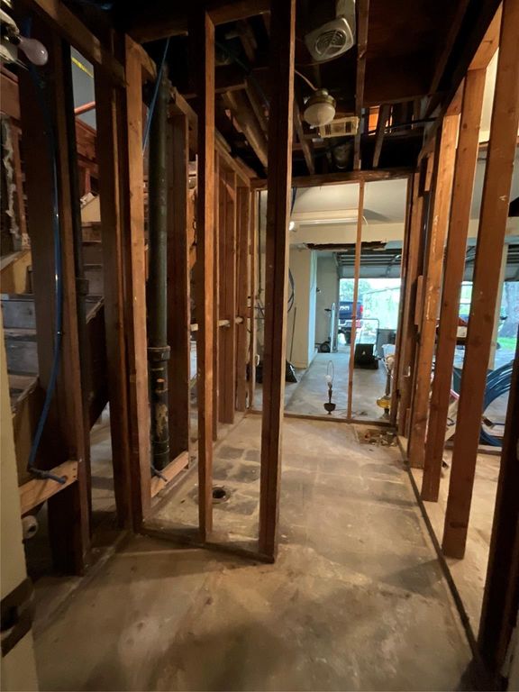 Image 27 of property listing at 8818 Mobud Drive, Houston, TX 77036