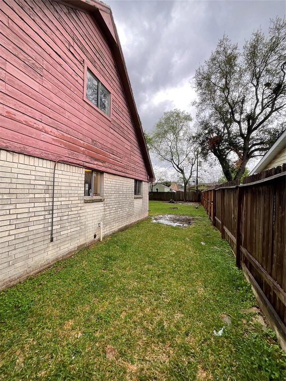 Image 40 of property listing at 8818 Mobud Drive, Houston, TX 77036