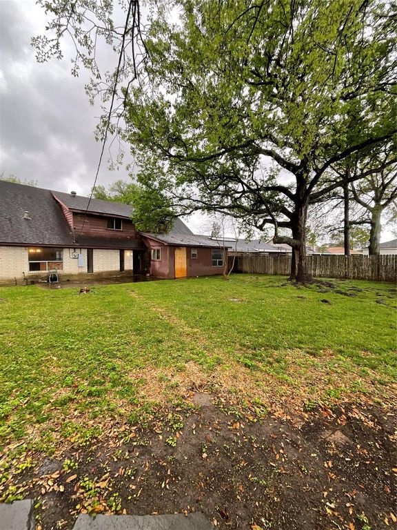 Image 43 of property listing at 8818 Mobud Drive, Houston, TX 77036