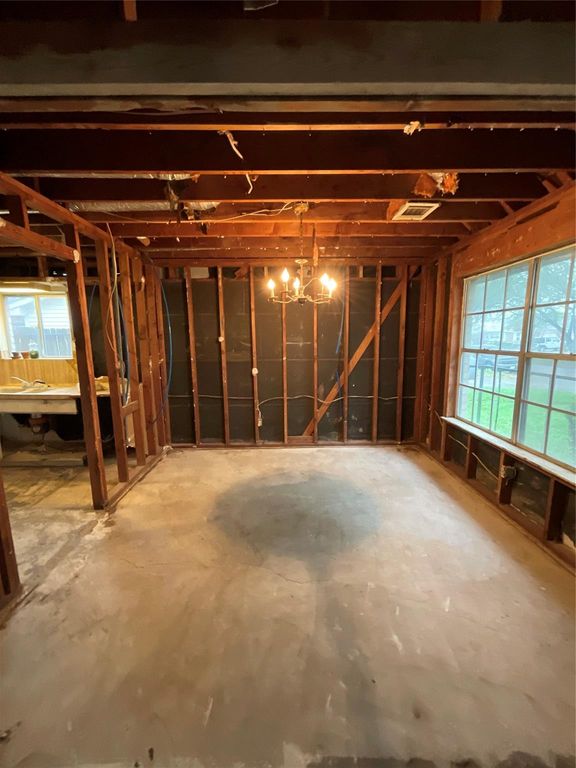 Image 9 of property listing at 8818 Mobud Drive, Houston, TX 77036