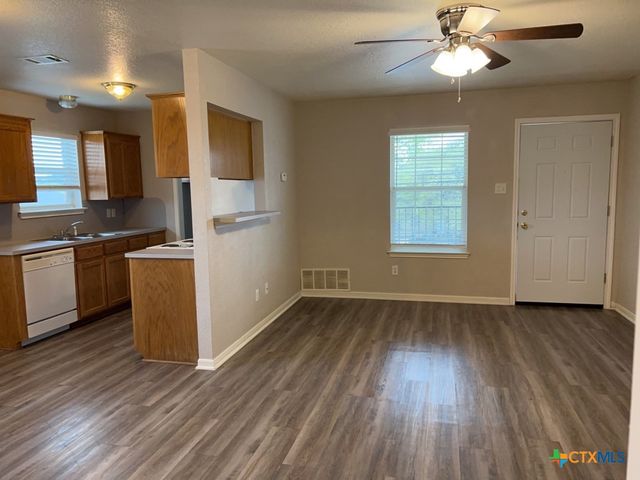 105 W Truman Avenue, Copperas Cove, TX 76522