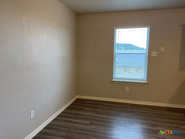 105 W Truman Avenue, Copperas Cove, TX 76522