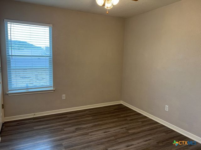 105 W Truman Avenue, Copperas Cove, TX 76522