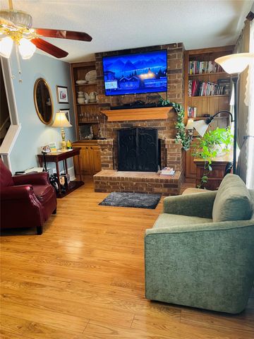 518 Pecan Acres Court, Arlington, TX 76013