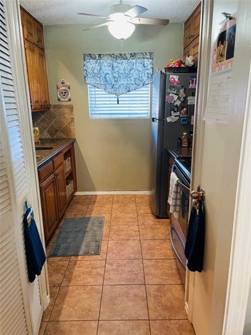 518 Pecan Acres Court, Arlington, TX 76013