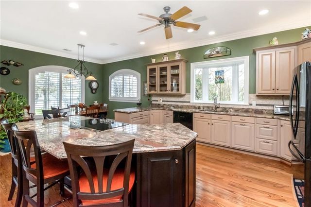 5670 Riverview Pointe E Drive, Theodore, AL 36582