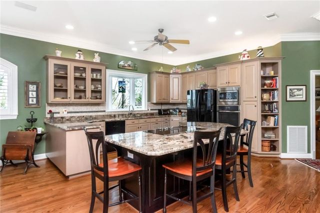 5670 Riverview Pointe E Drive, Theodore, AL 36582