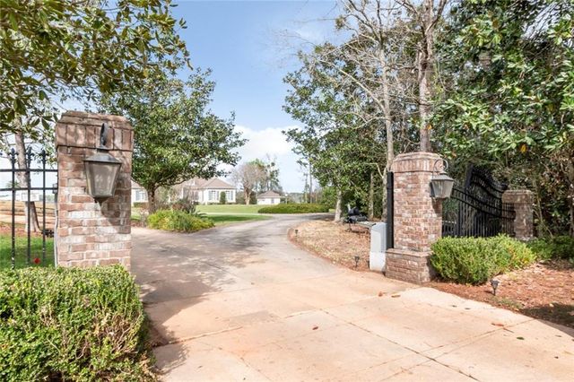 5670 Riverview Pointe E Drive, Theodore, AL 36582