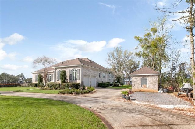 5670 Riverview Pointe E Drive, Theodore, AL 36582