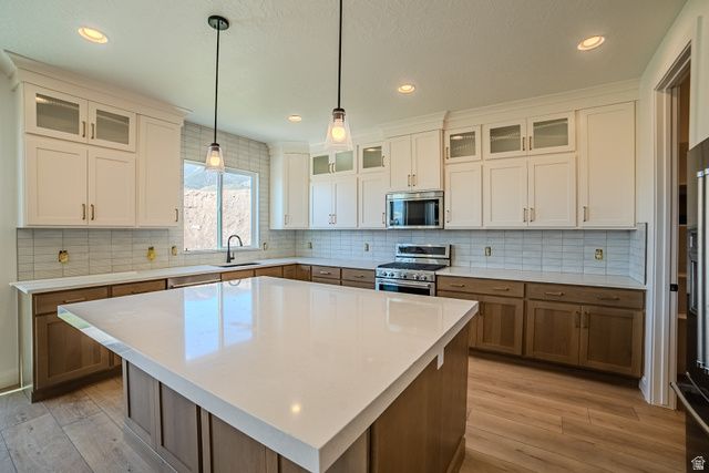 379 W AUTUMN CREEK DR, Saratoga Springs, UT 84045