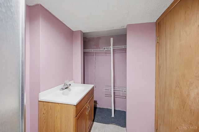 7260 Osceola Drive, Madeira, OH 45243