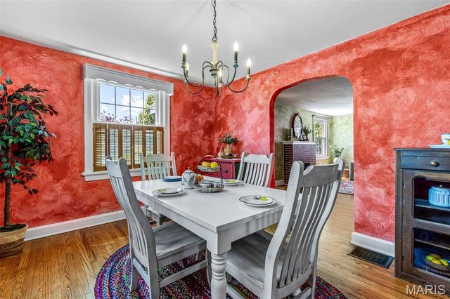 1044 Tompkins Street, St Charles, MO 63301