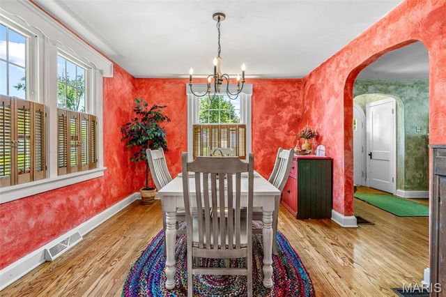 1044 Tompkins Street, St Charles, MO 63301