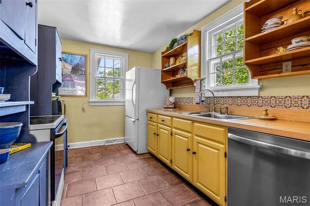 1044 Tompkins Street, St Charles, MO 63301