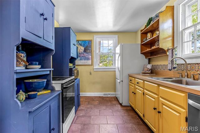 1044 Tompkins Street, St Charles, MO 63301
