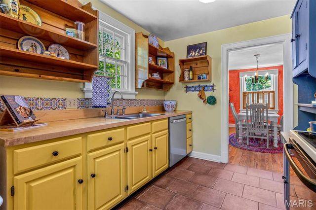 1044 Tompkins Street, St Charles, MO 63301