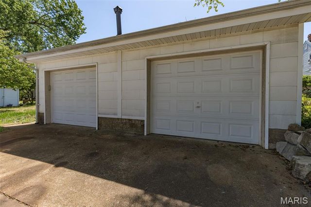 1044 Tompkins Street, St Charles, MO 63301