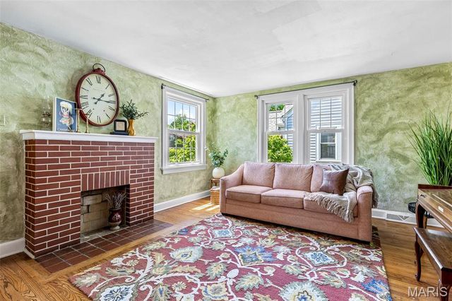 1044 Tompkins Street, St Charles, MO 63301