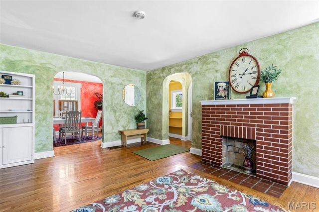 1044 Tompkins Street, St Charles, MO 63301
