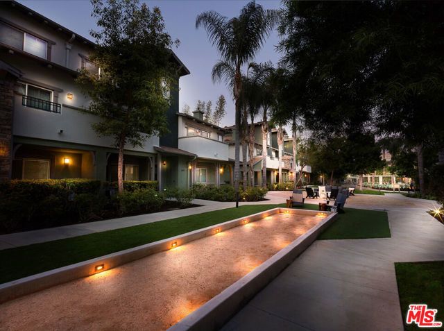 1901 N Buena Vista Street 02-214, Burbank, CA 91504