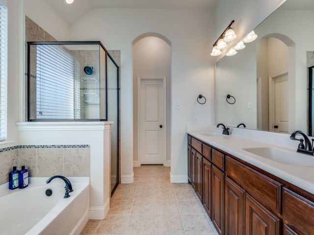 1314 Greenrock Court, Midlothian, TX 76065