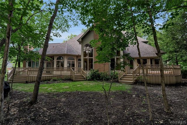 9683 Cobblestone Drive, Clarence, NY 14031