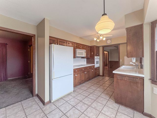 1222 S Lark Ln, Wichita, KS 67209