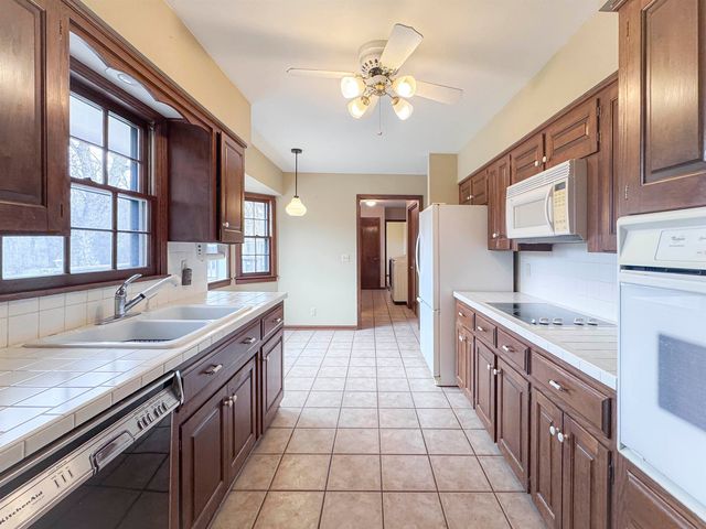 1222 S Lark Ln, Wichita, KS 67209