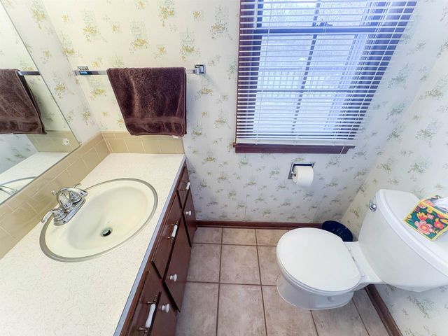 1222 S Lark Ln, Wichita, KS 67209