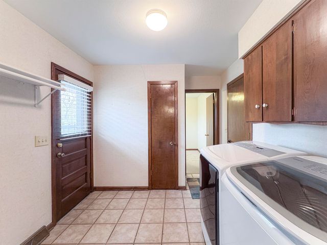 1222 S Lark Ln, Wichita, KS 67209