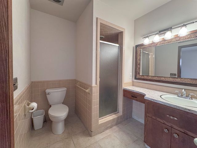 1222 S Lark Ln, Wichita, KS 67209