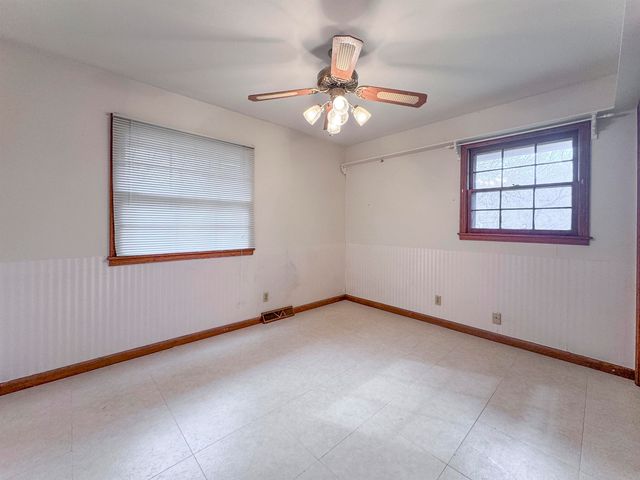 1222 S Lark Ln, Wichita, KS 67209