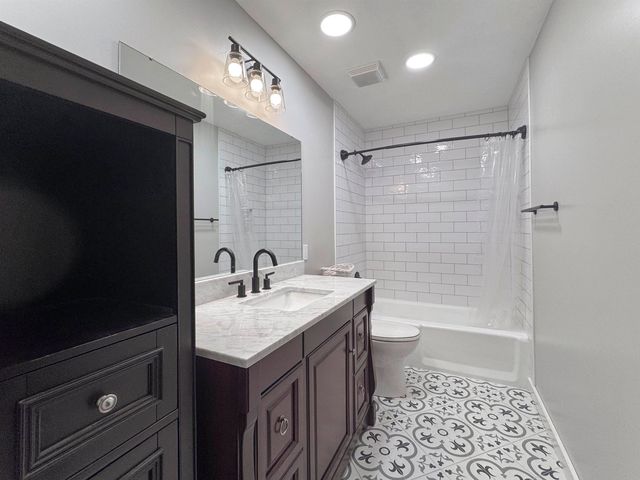 1222 S Lark Ln, Wichita, KS 67209